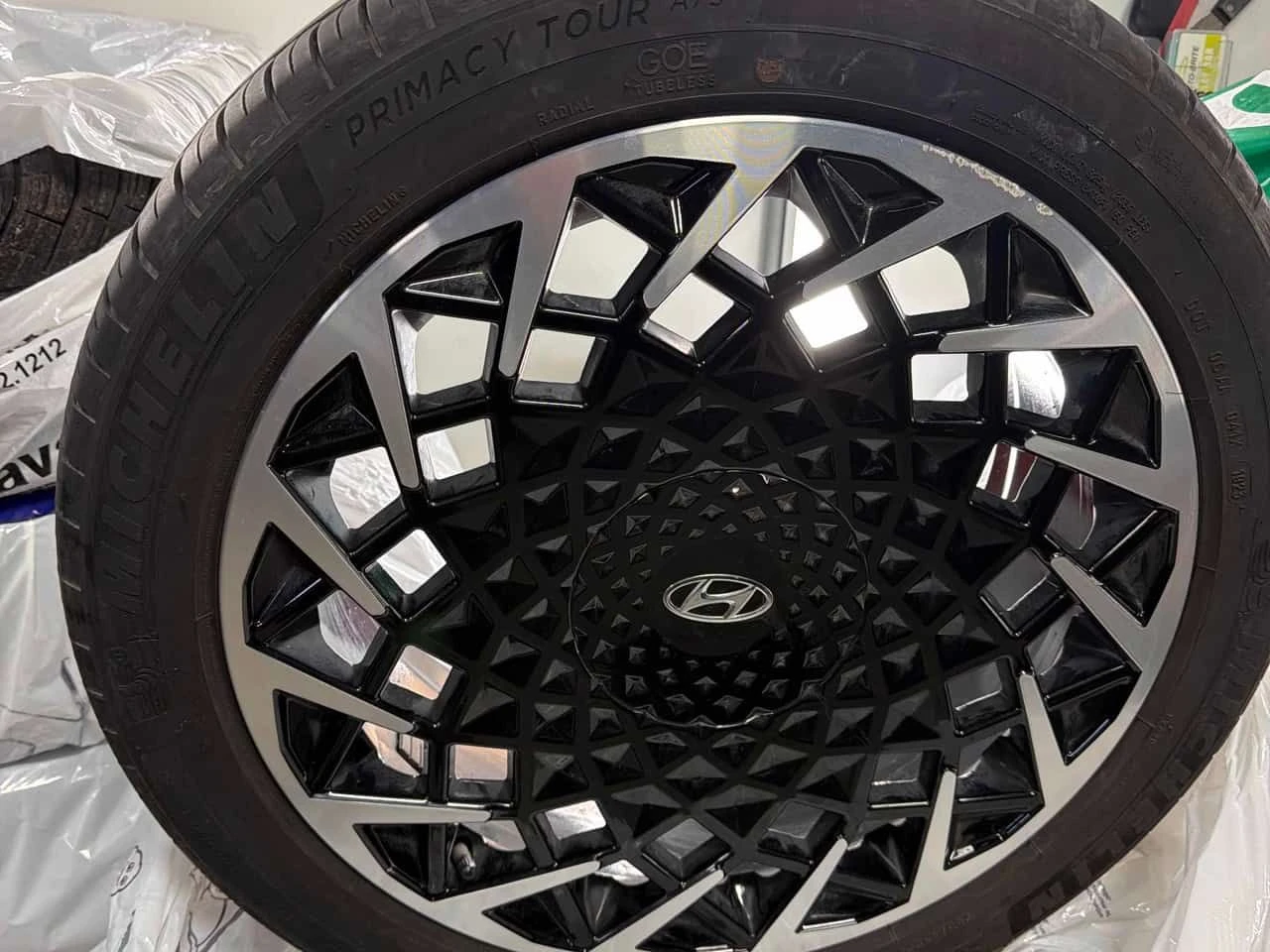 Hyundai Ioniq 5 Preferred AWD Long Range w/Luxury Pkg Ltd Avail  C, снимка 10 - Автомобили и джипове - 54165157