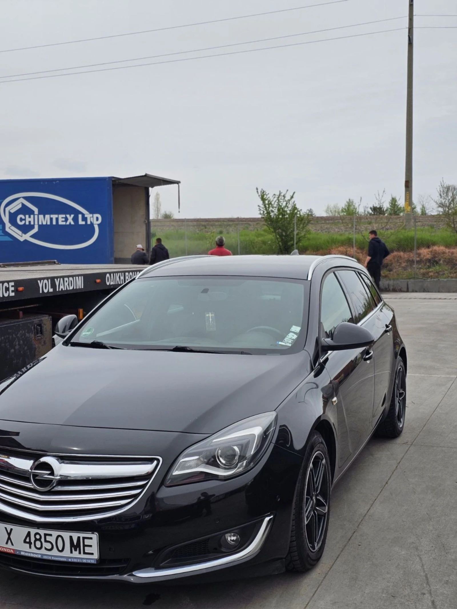 Opel Insignia Спорт Турър, снимка 2 - Автомобили и джипове - 54219548