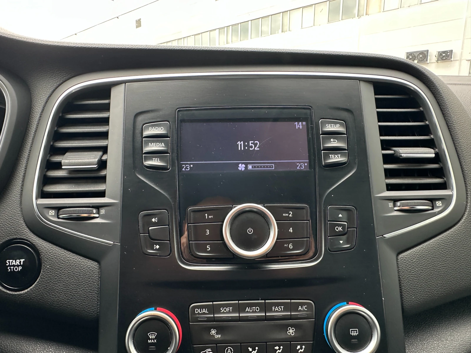 Renault Megane, снимка 13 - Автомобили и джипове - 54295019