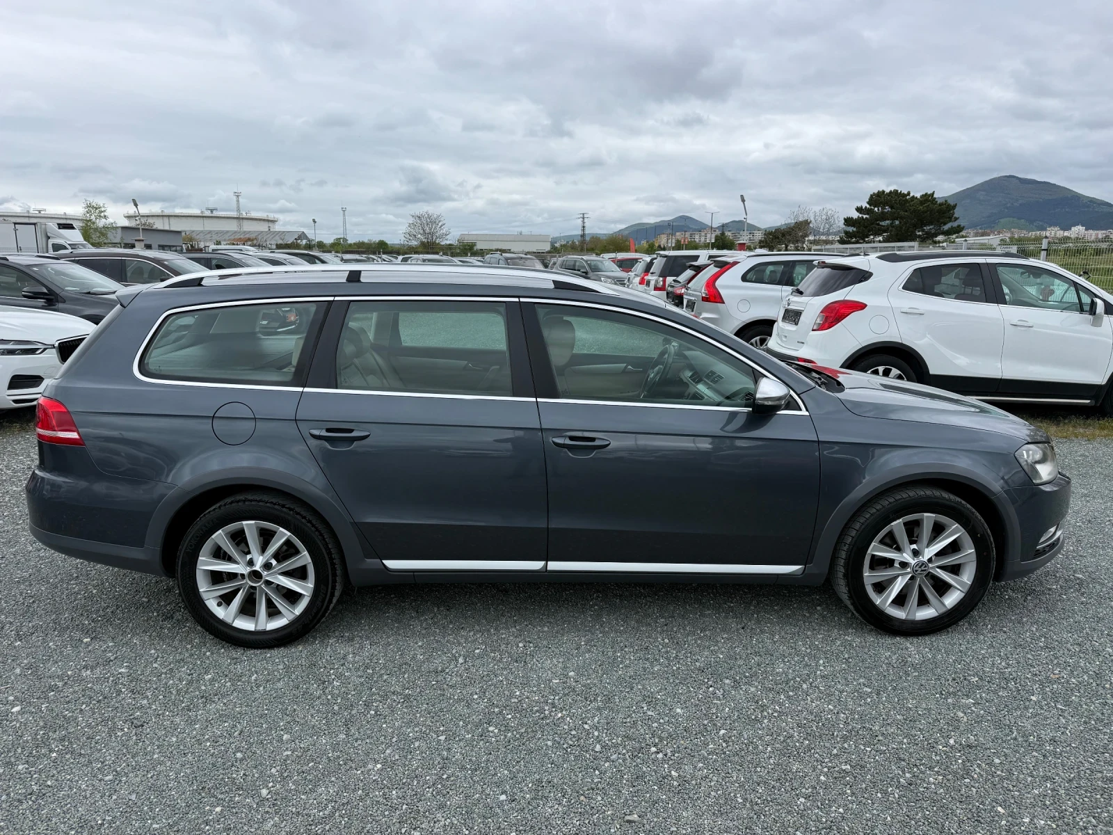 VW Passat (KATO НОВА)^(4x4), снимка 4 - Автомобили и джипове - 54366083