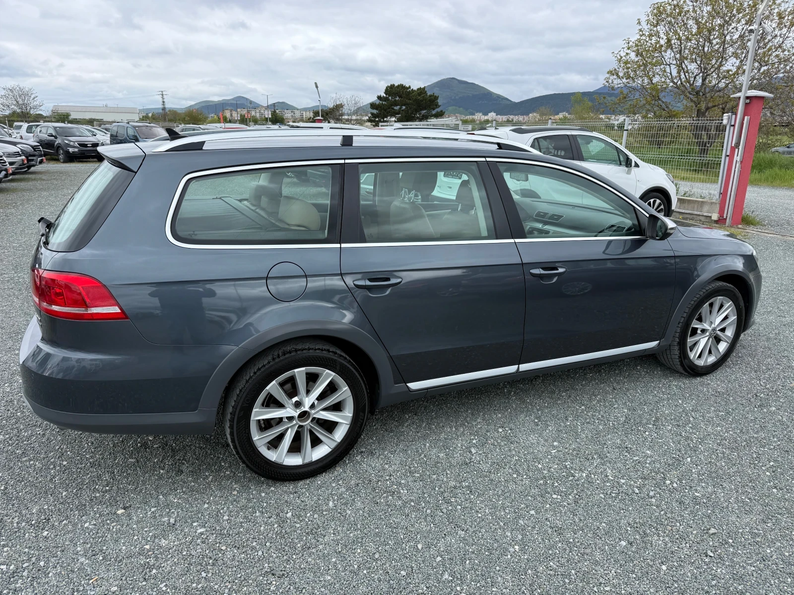 VW Passat (KATO НОВА)^(4x4), снимка 5 - Автомобили и джипове - 54366083