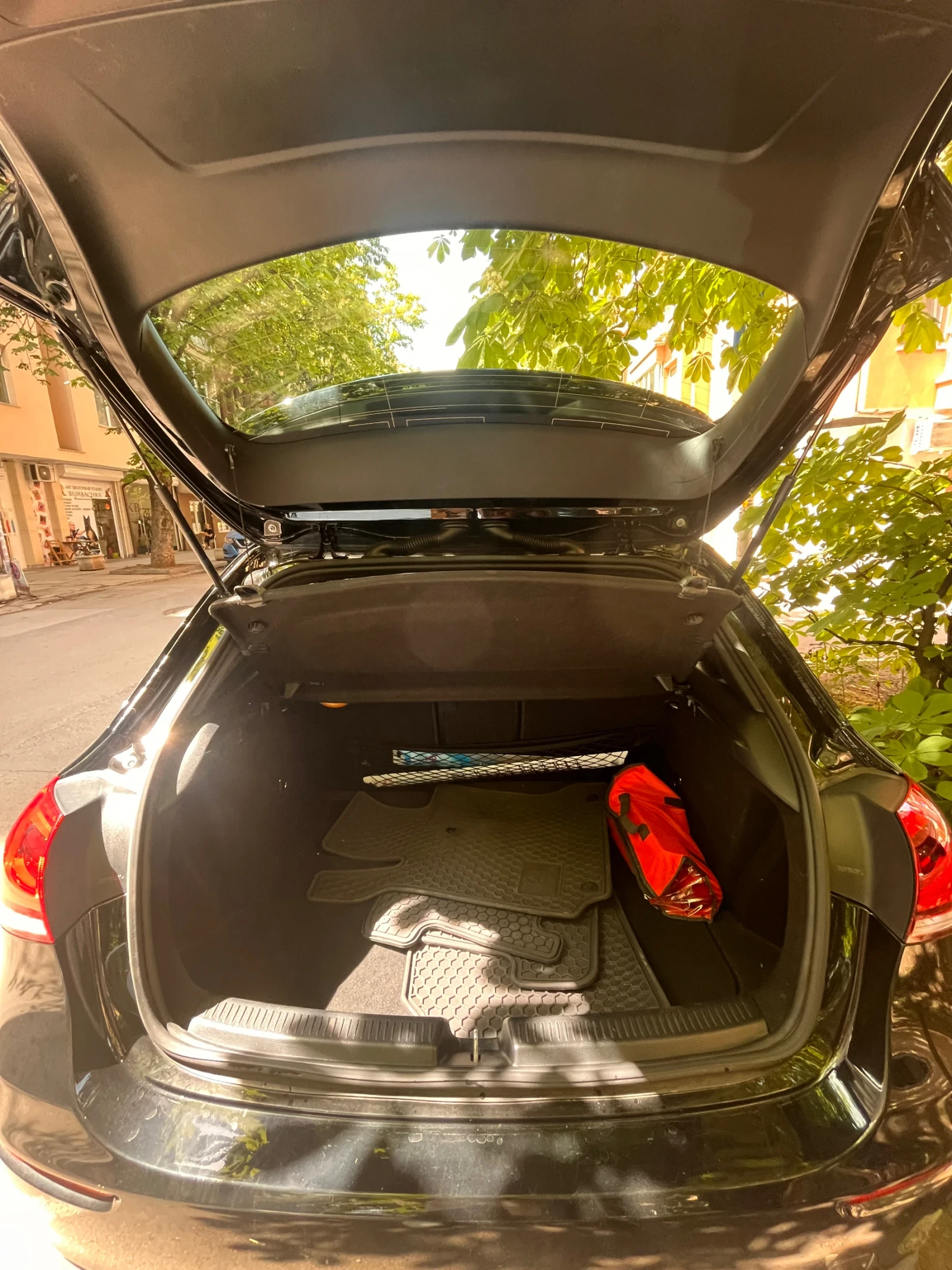 Mercedes-Benz A 250 4Matic, снимка 10 - Автомобили и джипове - 54510961