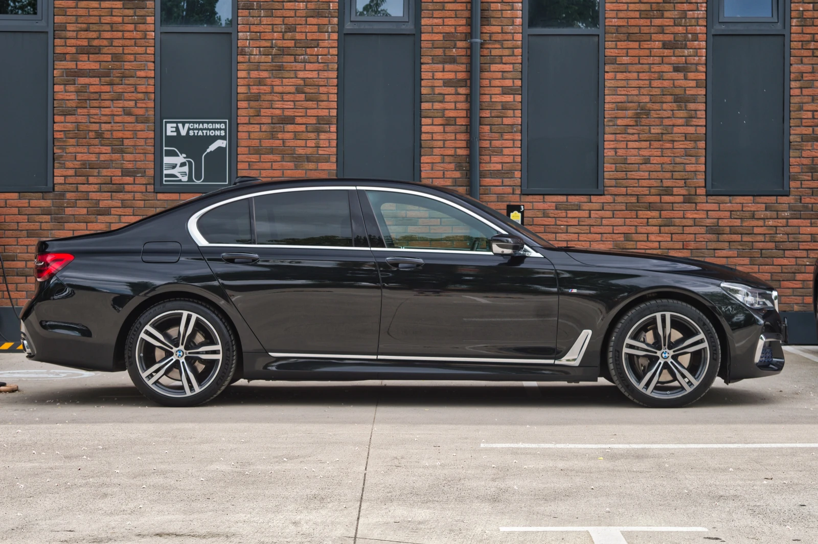 BMW 740 D xDrive M-pack, снимка 5 - Автомобили и джипове - 54581092
