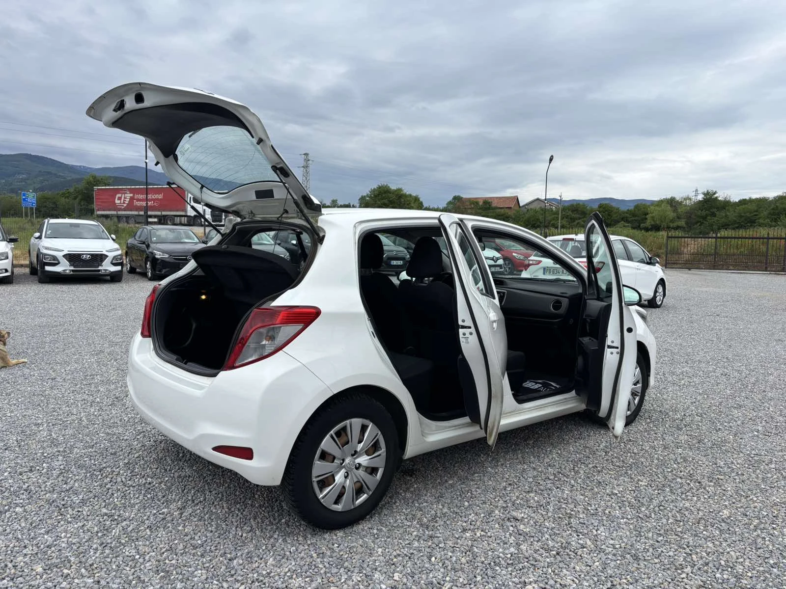 Toyota Yaris 1.4, Нов внос , снимка 8 - Автомобили и джипове - 54605460