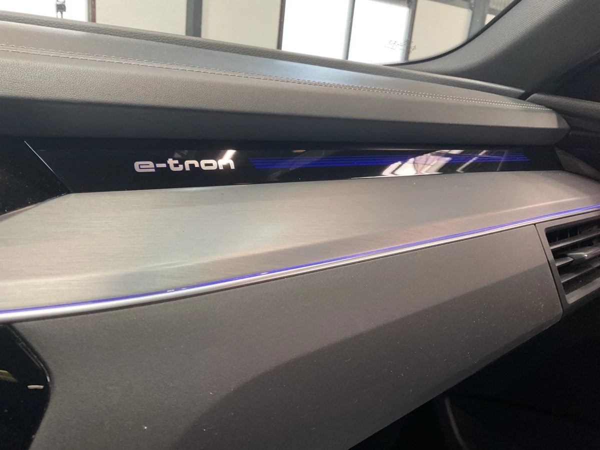 Audi E-Tron 55 quattro Advanced | 408 к.с. | 95 kWh | Matrix |, снимка 14 - Автомобили и джипове - 54622989