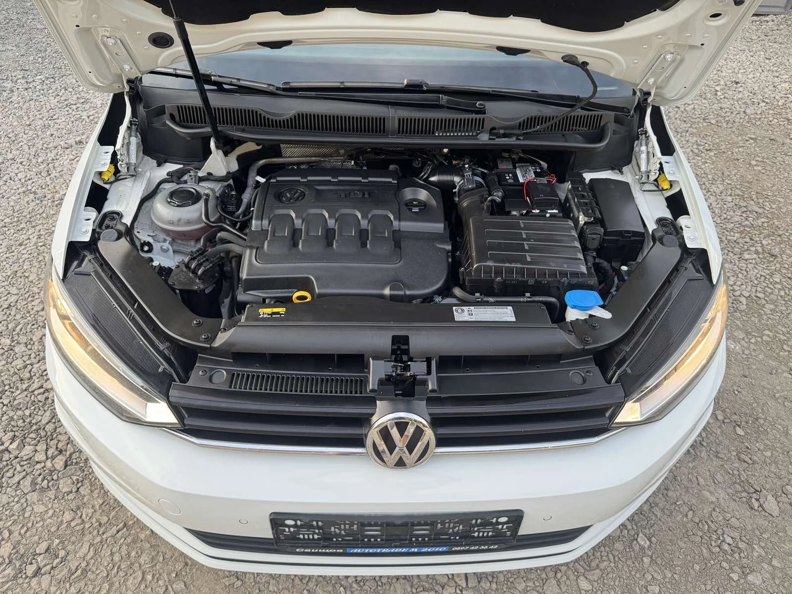 VW Touran 1.6TDI* TOP* 191000km* EVRO6, снимка 13 - Автомобили и джипове - 54858720