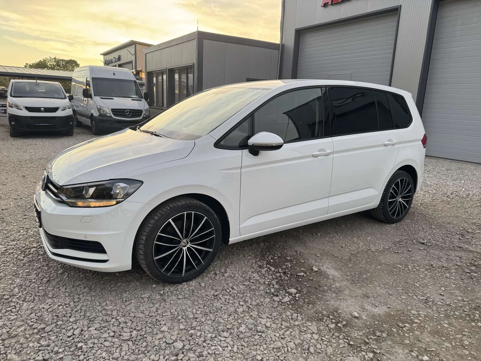 VW Touran 1.6TDI* TOP* 191000km* EVRO6, снимка 15 - Автомобили и джипове - 54858720