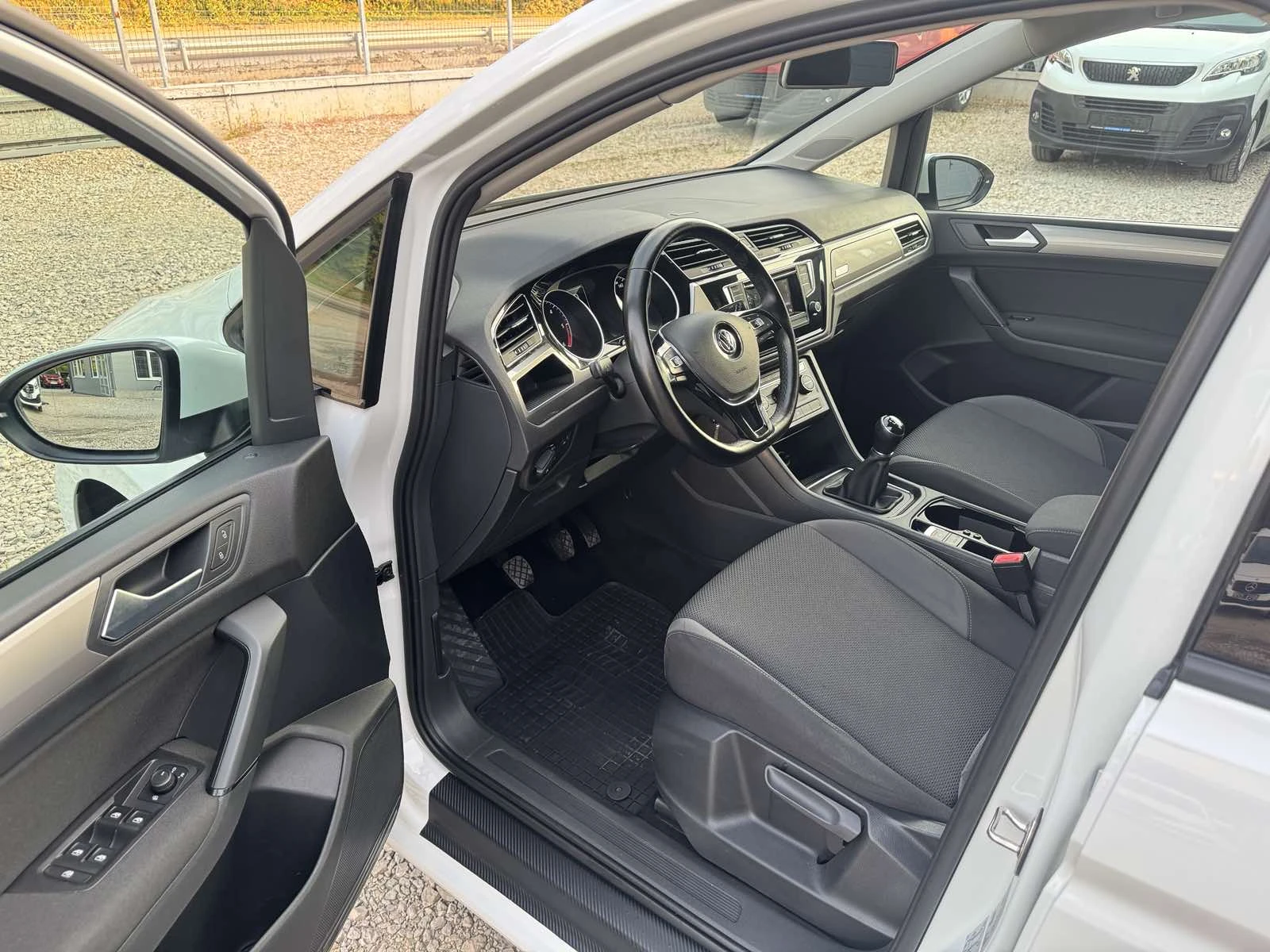 VW Touran 1.6TDI* TOP* 191000km* EVRO6, снимка 10 - Автомобили и джипове - 54858720