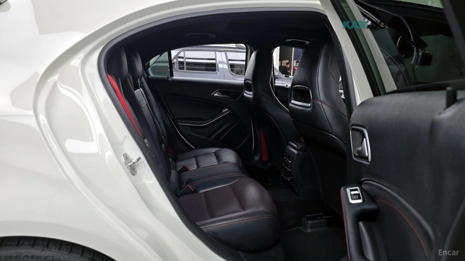 Mercedes-Benz A45 AMG * 4MATIC* КОЖА* ПОДГРЕВ* ПАНОРАМА* NAVI* LED* , снимка 11 - Автомобили и джипове - 54868939
