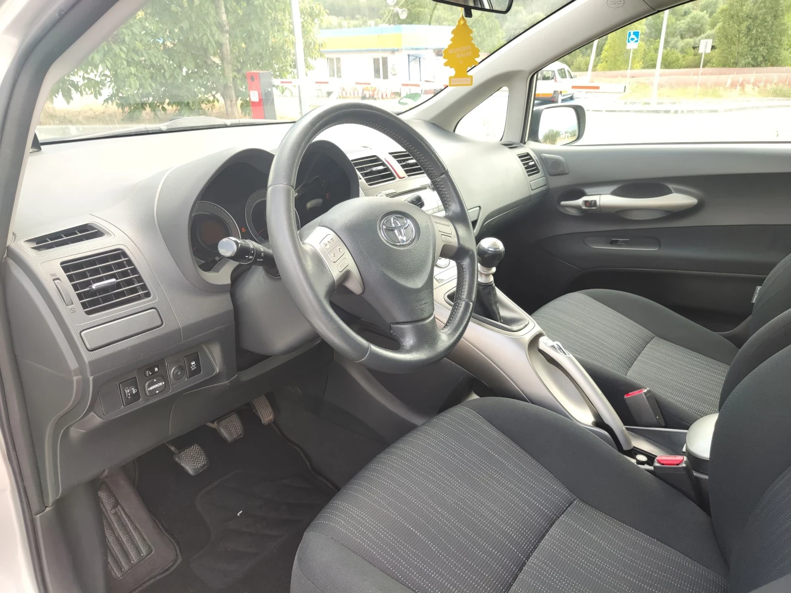 Toyota Auris 2.0 D-4D, снимка 12 - Автомобили и джипове - 55316938