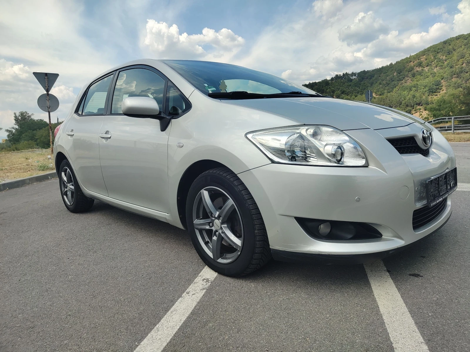 Toyota Auris 2.0 D-4D, снимка 2 - Автомобили и джипове - 55316938