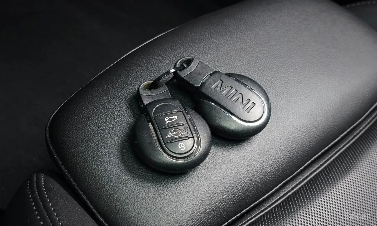 Mini Clubman High* ПОДГРЕВ* МЕМОРИ* CARPLAY* PANO* KAМЕРА, снимка 16 - Автомобили и джипове - 55644076