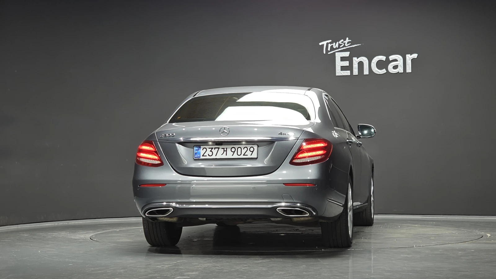 Mercedes-Benz E 300 ЕЛ. БАГАЖНИК* 360* BLIND SPOT* HUD* КРАЙНА ЦЕНА, снимка 4 - Автомобили и джипове - 55982811