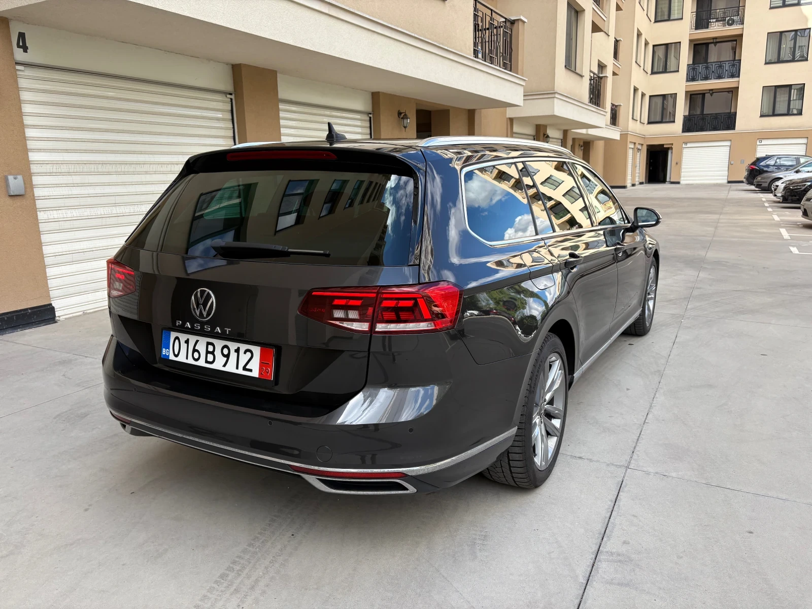 VW Passat Elegance, Digital, Камера, Keyless, История, снимка 4 - Автомобили и джипове - 56243490