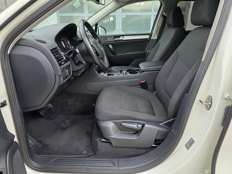 VW Touareg 3.0TDI 193000km Executive KATO HOB, снимка 12 - Автомобили и джипове - 50141317