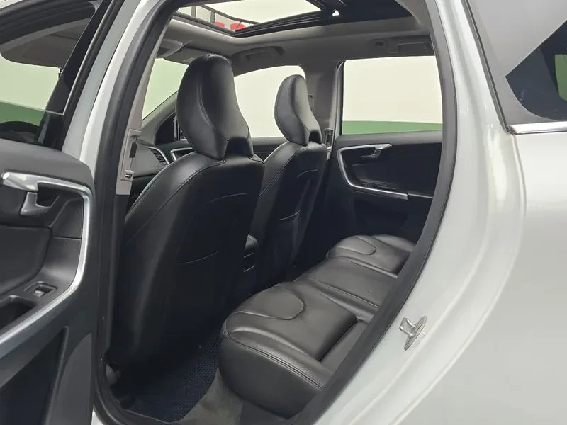 Volvo XC60 D3 , снимка 11 - Автомобили и джипове - 55925977