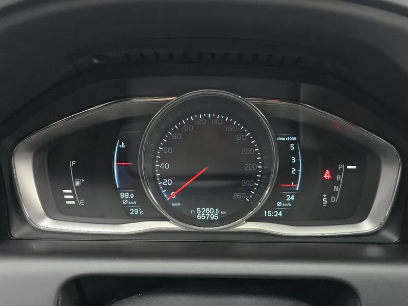 Volvo XC60 D3 , снимка 8 - Автомобили и джипове - 55925977