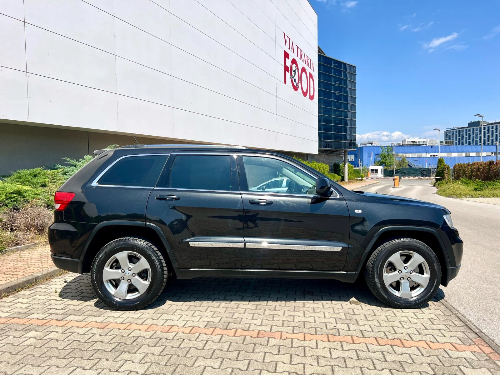 Jeep Grand cherokee 3.0CRD-Лизинг през Уникредит по 365 лева на месец - изображение 5