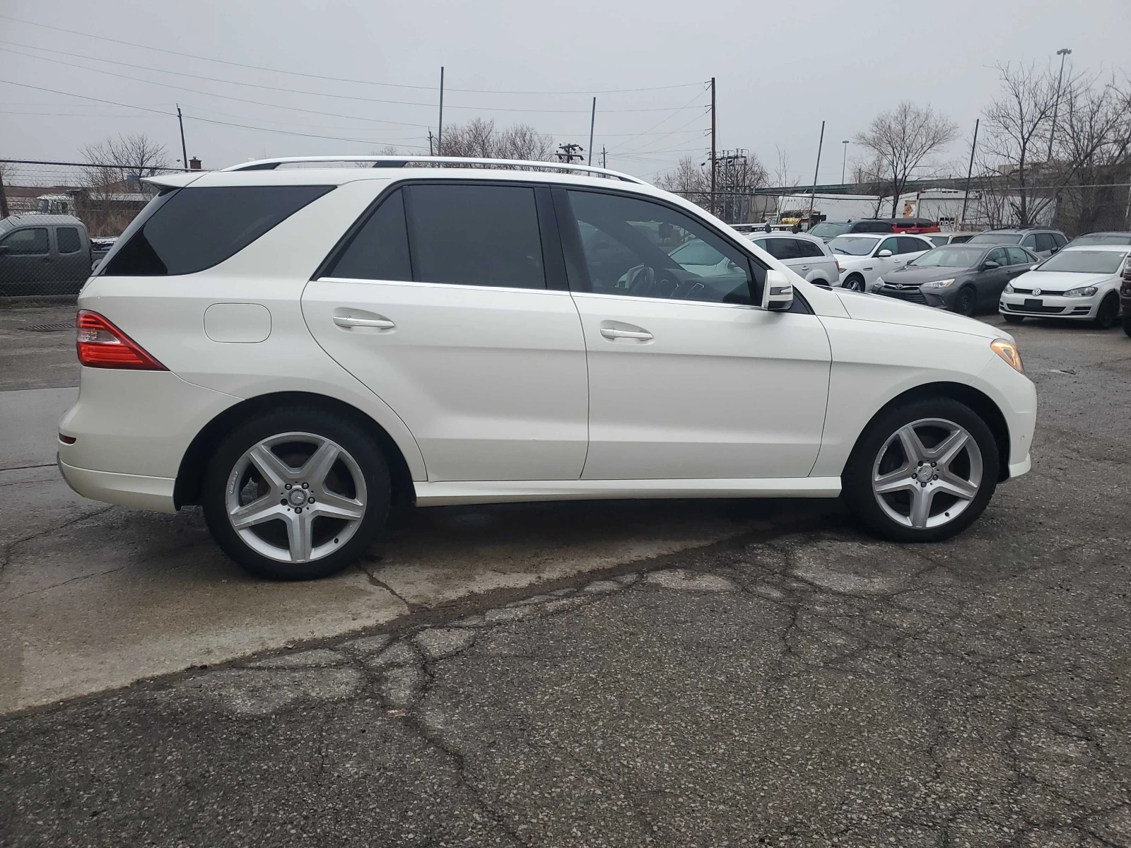 Mercedes-Benz ML 350 ПАНОРАМА * * H&K * * CARFAX * * АВТО КРЕДИТ * * , снимка 3 - Автомобили и джипове - 54441105