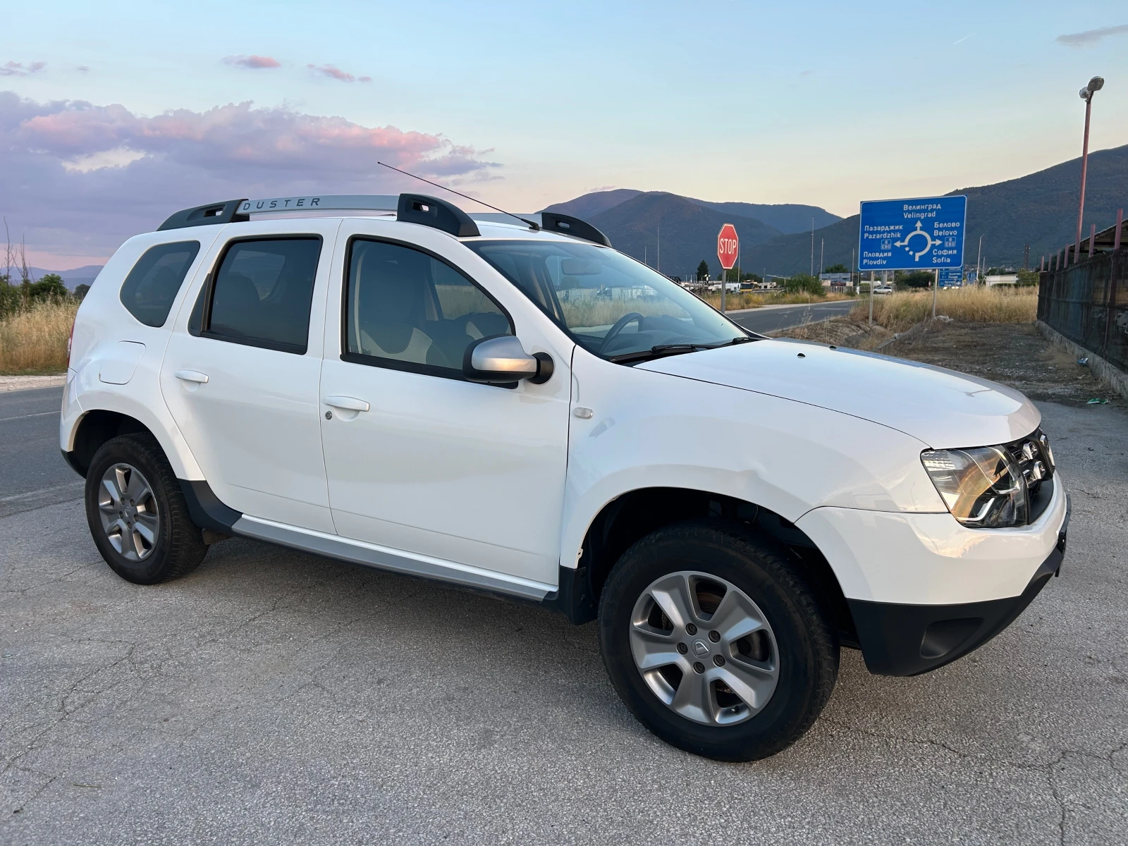 Dacia Duster 1.5 DCi, снимка 5 - Автомобили и джипове - 55027223