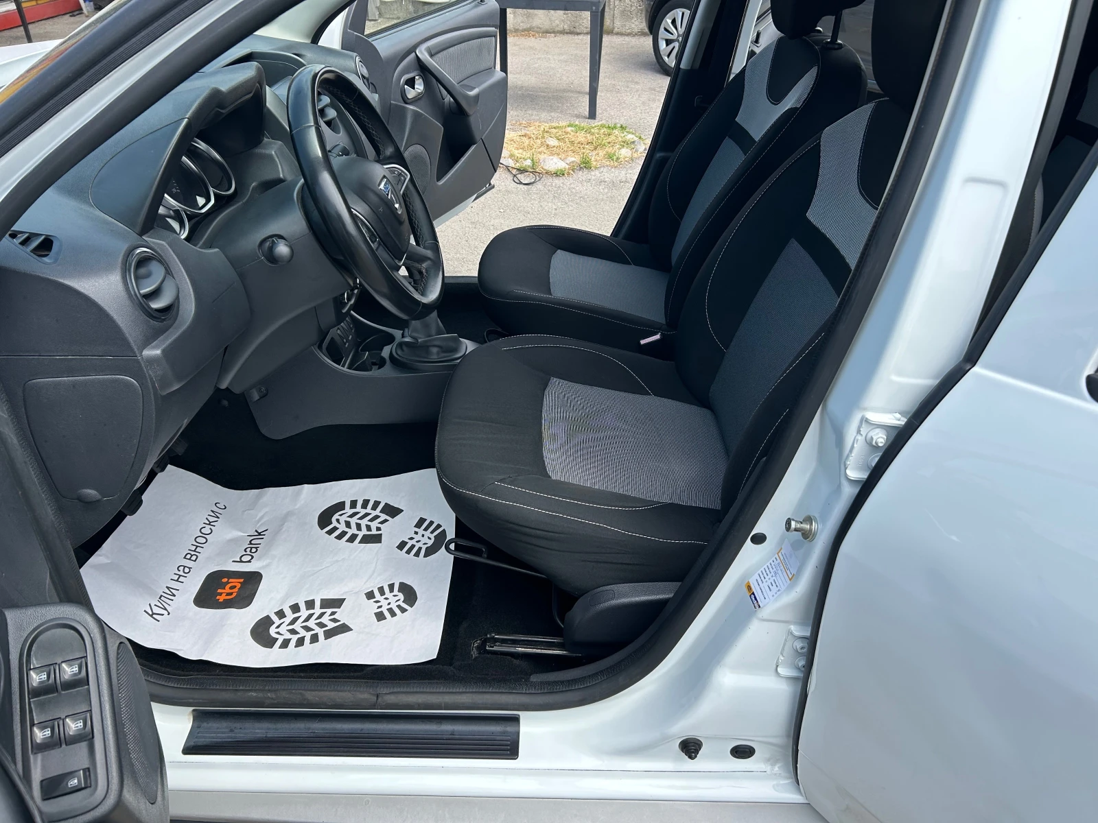 Dacia Duster 1.5 DCi, снимка 12 - Автомобили и джипове - 55027223