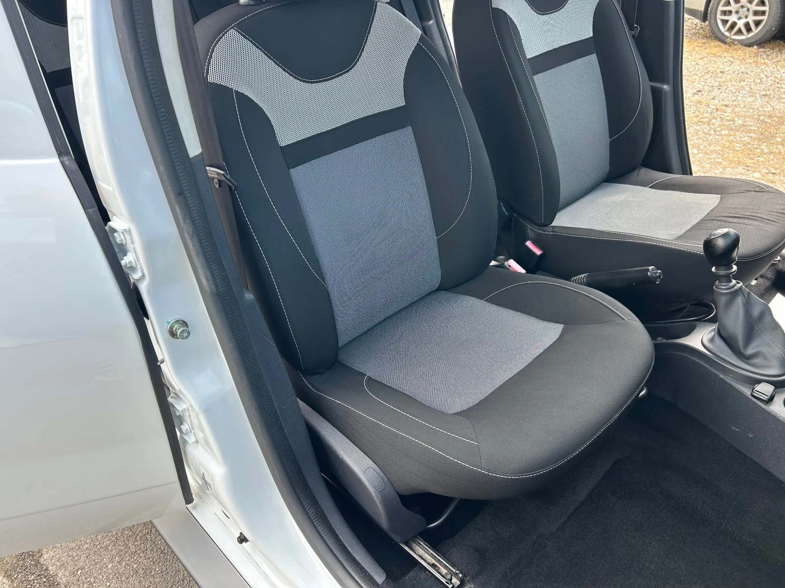 Dacia Duster 1.5 DCi, снимка 14 - Автомобили и джипове - 55027223