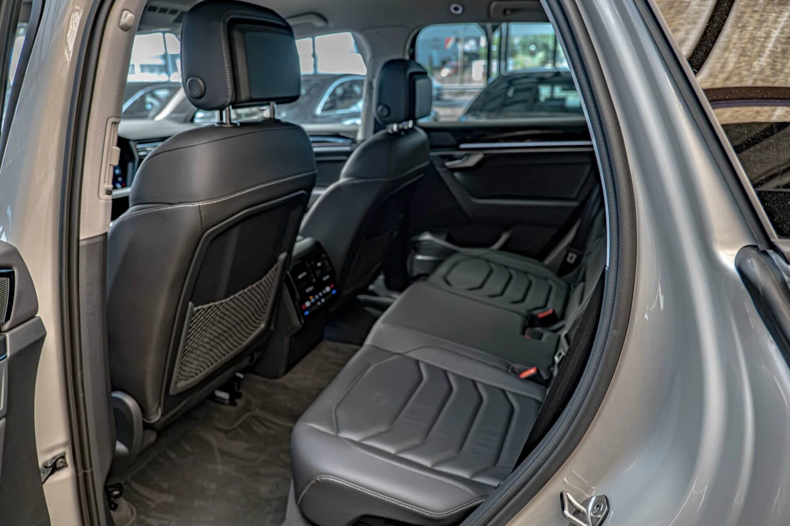 VW Touareg 3.0TDI/4Motion/Virtual/Камера/Подгрев, снимка 8 - Автомобили и джипове - 55372984
