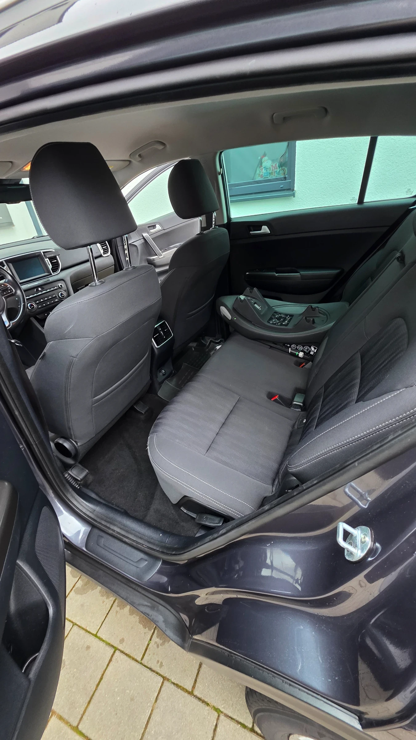 Kia Sportage, снимка 8 - Автомобили и джипове - 55440284