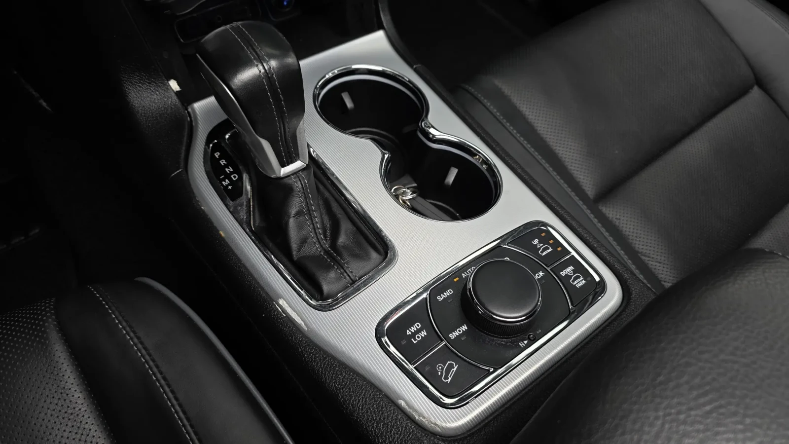Jeep Grand cherokee 3.6 * SUMMIT* 4X4 FULL, снимка 12 - Автомобили и джипове - 55753153