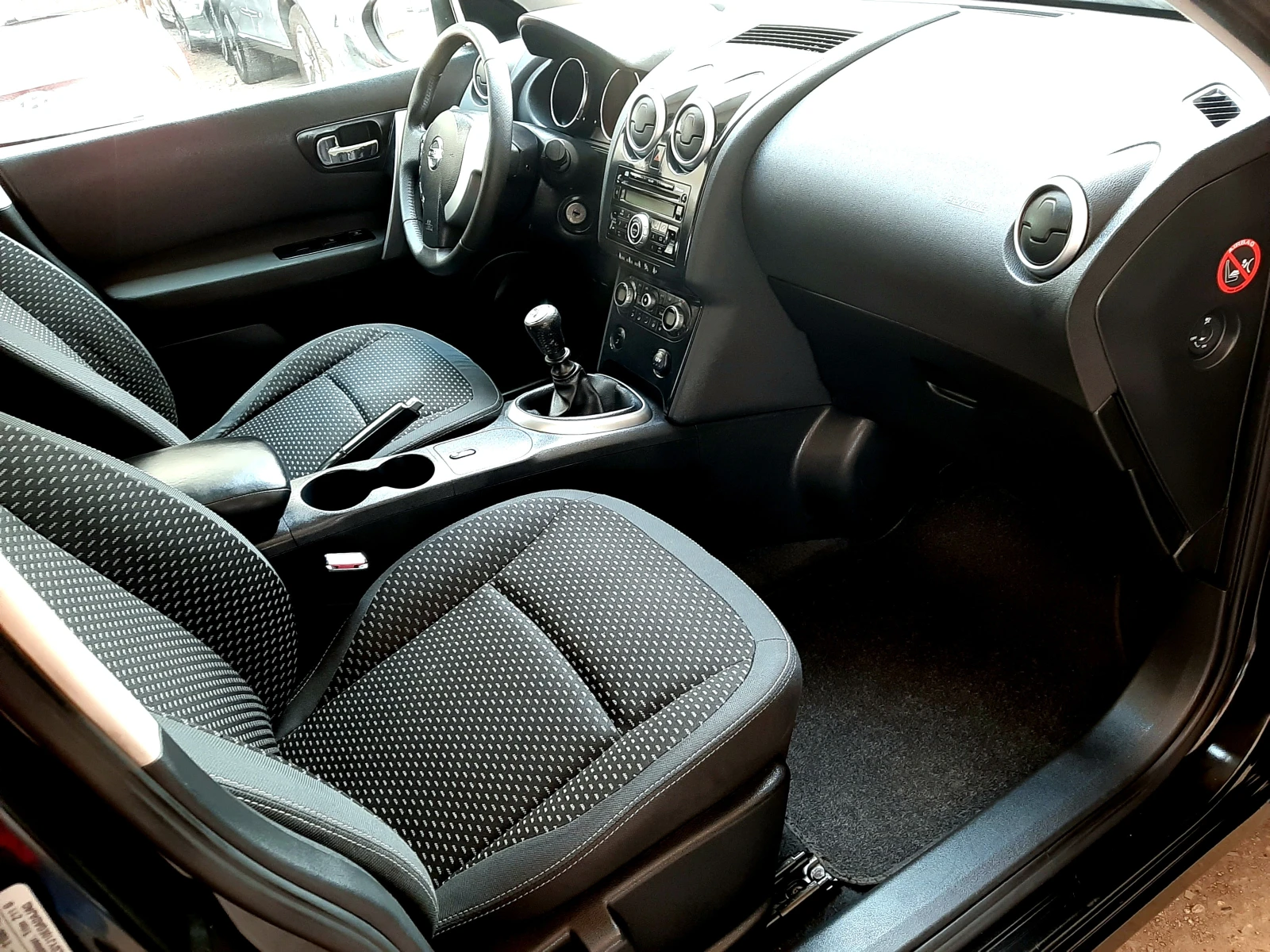 Nissan Qashqai 2.0i-ИТАЛИЯ-БЕНЗИН ! ! ! , снимка 9 - Автомобили и джипове - 55859381