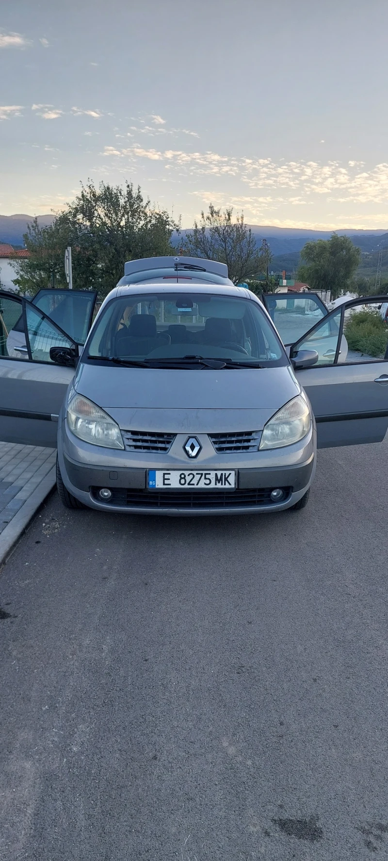 Renault Scenic, снимка 1 - Автомобили и джипове - 47413025