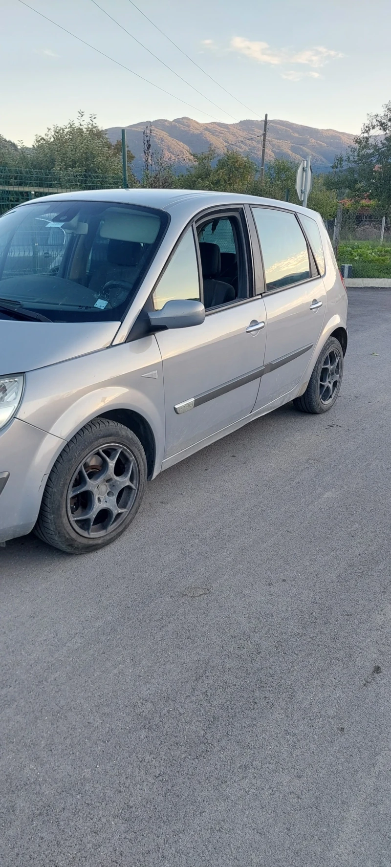 Renault Scenic, снимка 2 - Автомобили и джипове - 47413025