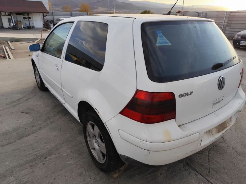 VW Golf 1.6, снимка 3 - Автомобили и джипове - 47839294