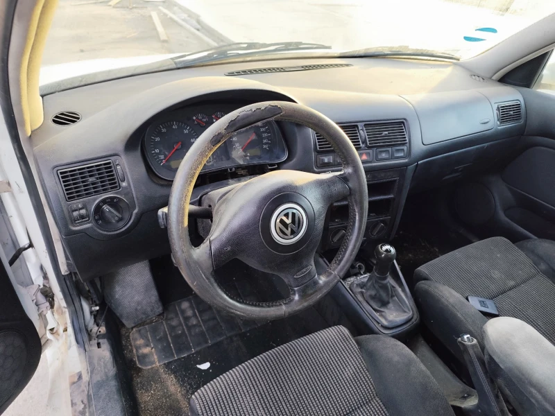 VW Golf 1.6, снимка 5 - Автомобили и джипове - 47839294