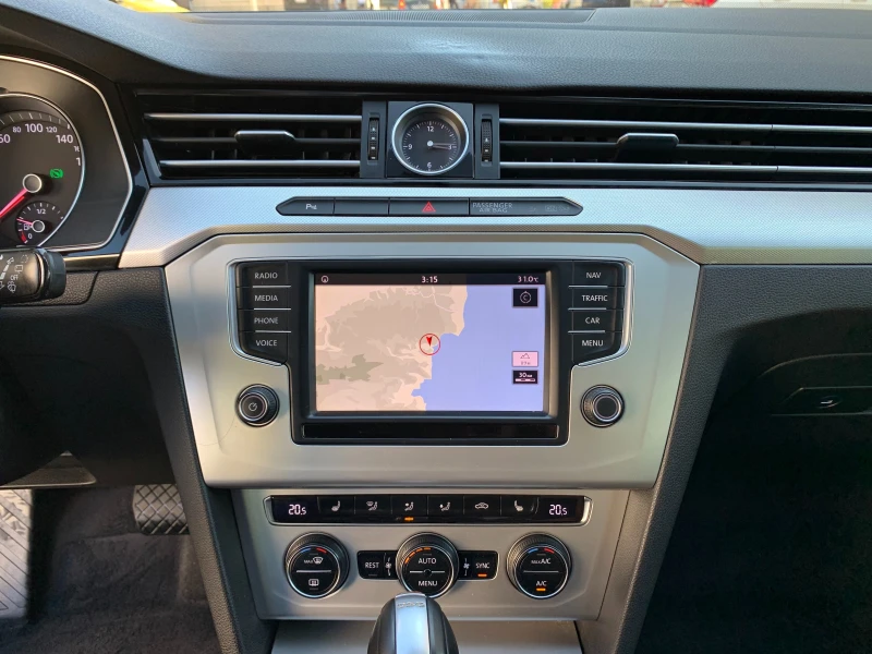 VW Passat 2.0TDI DSG DISTRONIC НАВИ КАМЕРА, снимка 10 - Автомобили и джипове - 51608547