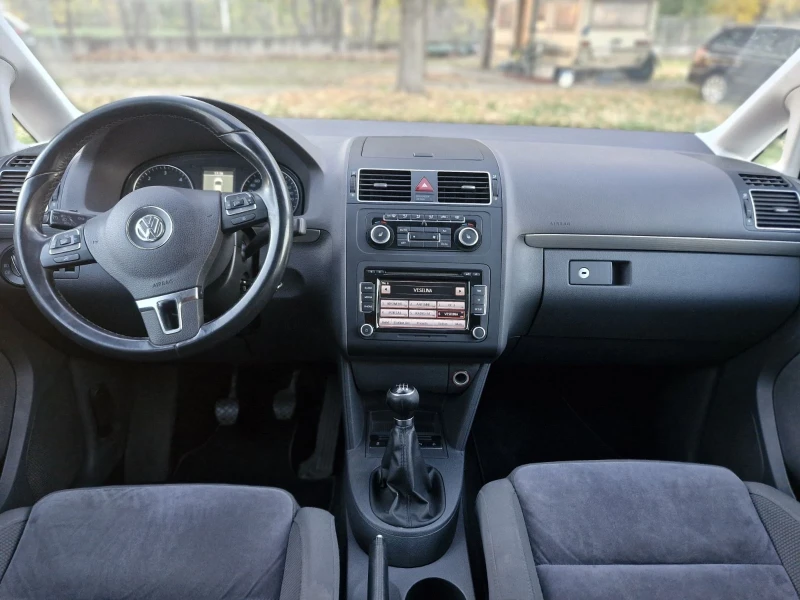 VW Touran 2.0 TDI HIGHLINE, снимка 9 - Автомобили и джипове - 52588257