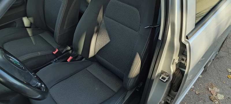 Skoda Fabia, снимка 11 - Автомобили и джипове - 52266379