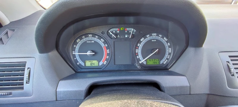 Skoda Fabia, снимка 13 - Автомобили и джипове - 52266379