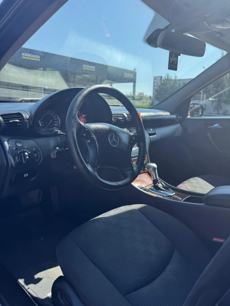 Mercedes-Benz C 220, снимка 8 - Автомобили и джипове - 52907034