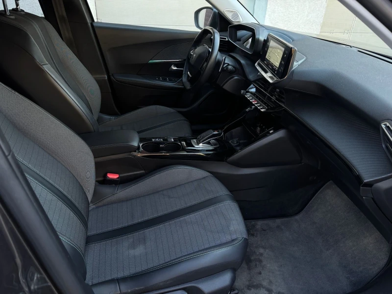 Peugeot 2008 1.2 puretech / очакван внос, снимка 6 - Автомобили и джипове - 53192159