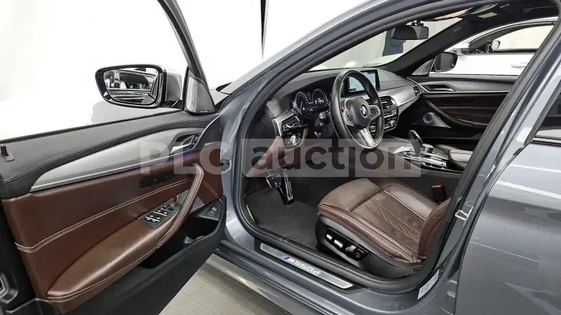 BMW 550 d xDrive | HEAD-UP | DISTRONIC | ОБДУХ | PANO , снимка 7 - Автомобили и джипове - 54247669