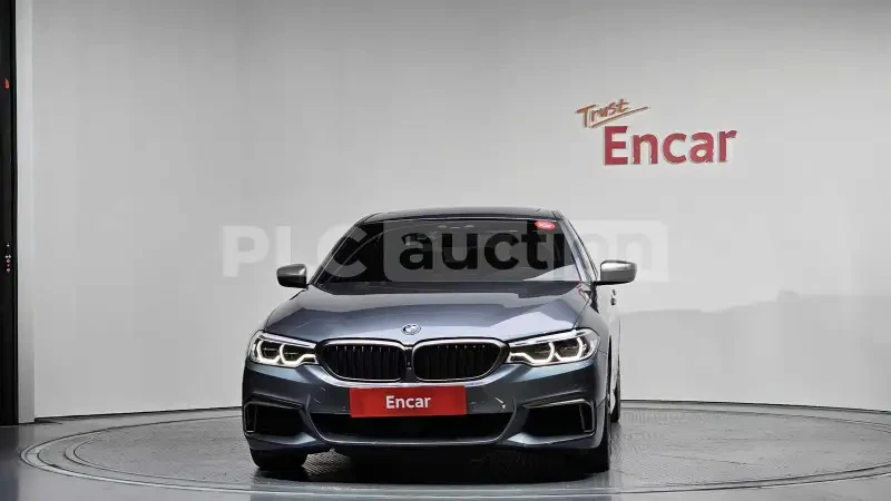 BMW 550 d xDrive | HEAD-UP | DISTRONIC | ОБДУХ | PANO , снимка 4 - Автомобили и джипове - 54247669