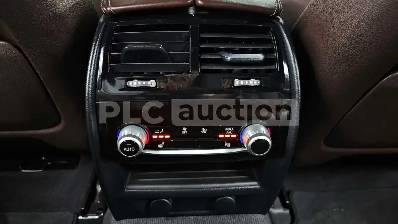 BMW 550 d xDrive | HEAD-UP | DISTRONIC | ОБДУХ | PANO , снимка 11 - Автомобили и джипове - 54247669