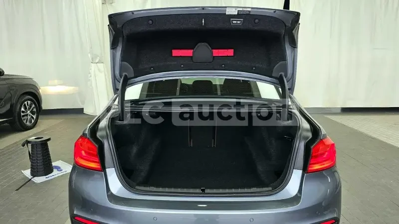 BMW 550 d xDrive | HEAD-UP | DISTRONIC | ОБДУХ | PANO , снимка 5 - Автомобили и джипове - 54247669