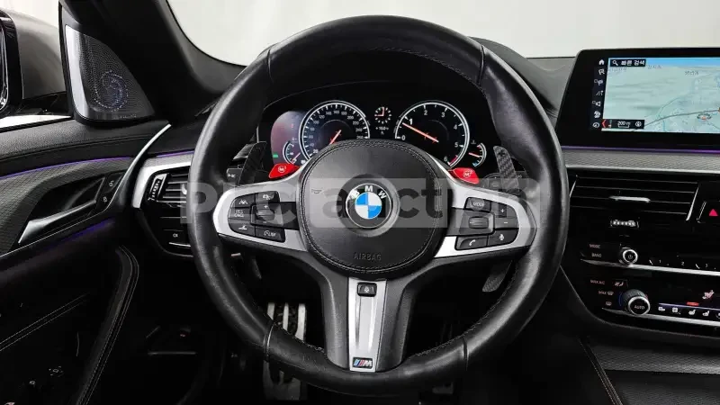 BMW 550 d xDrive | HEAD-UP | DISTRONIC | ОБДУХ | PANO , снимка 9 - Автомобили и джипове - 54247669