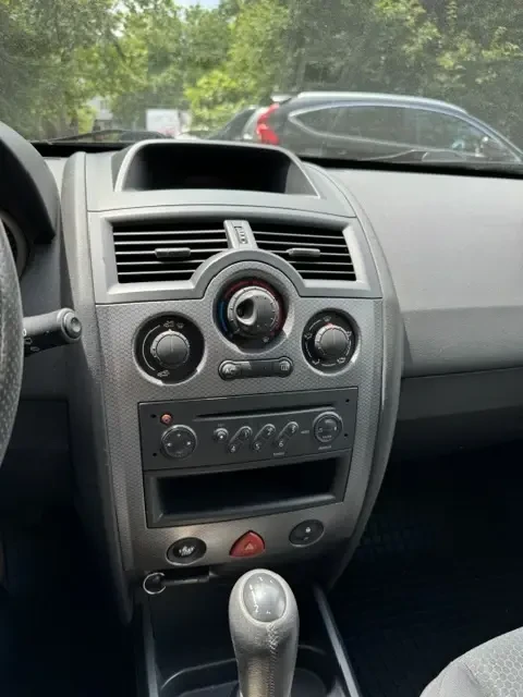 Renault Megane 1.6, снимка 11 - Автомобили и джипове - 55192716