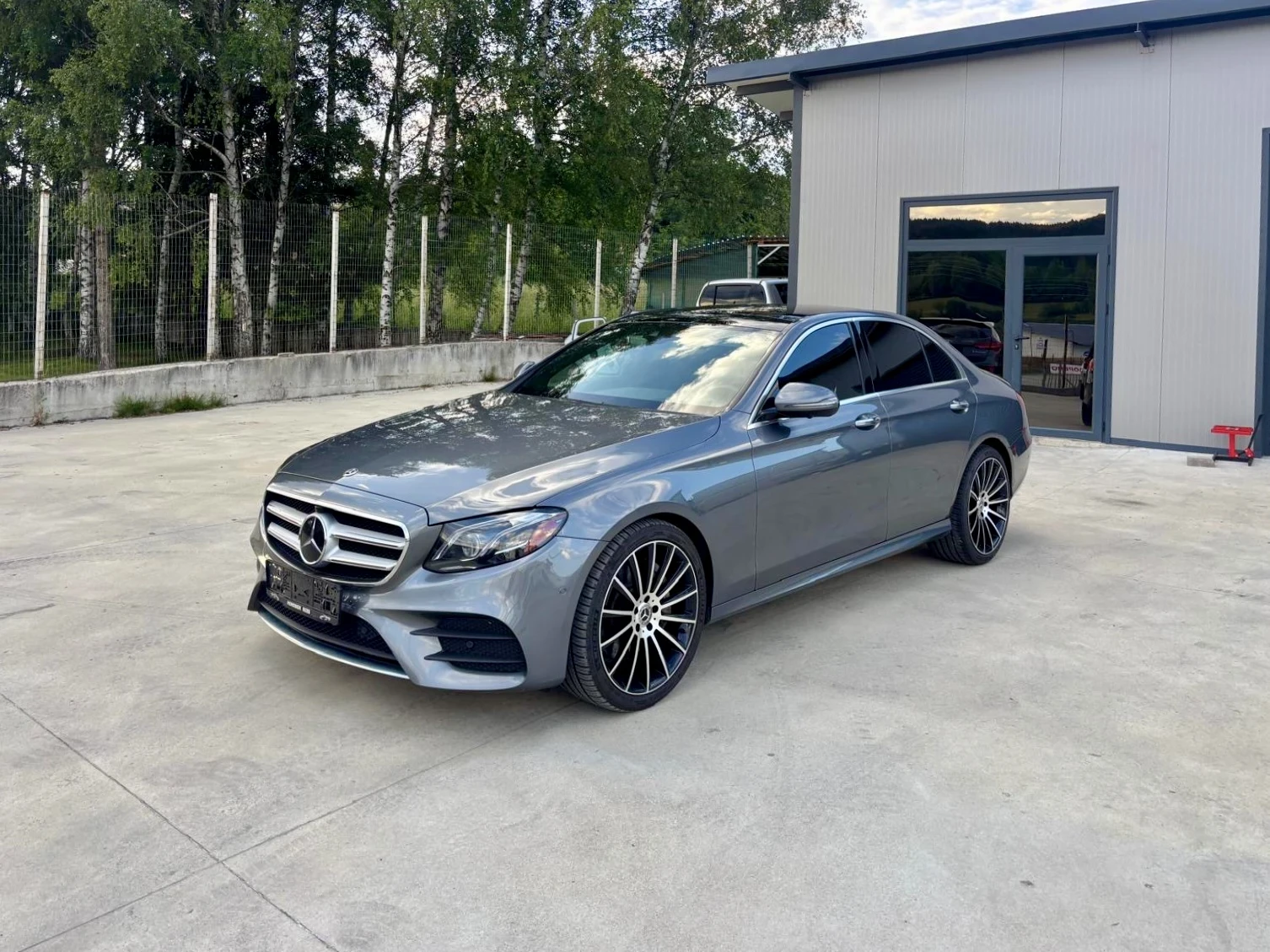 Mercedes-Benz E 450 AMG - изображение 2