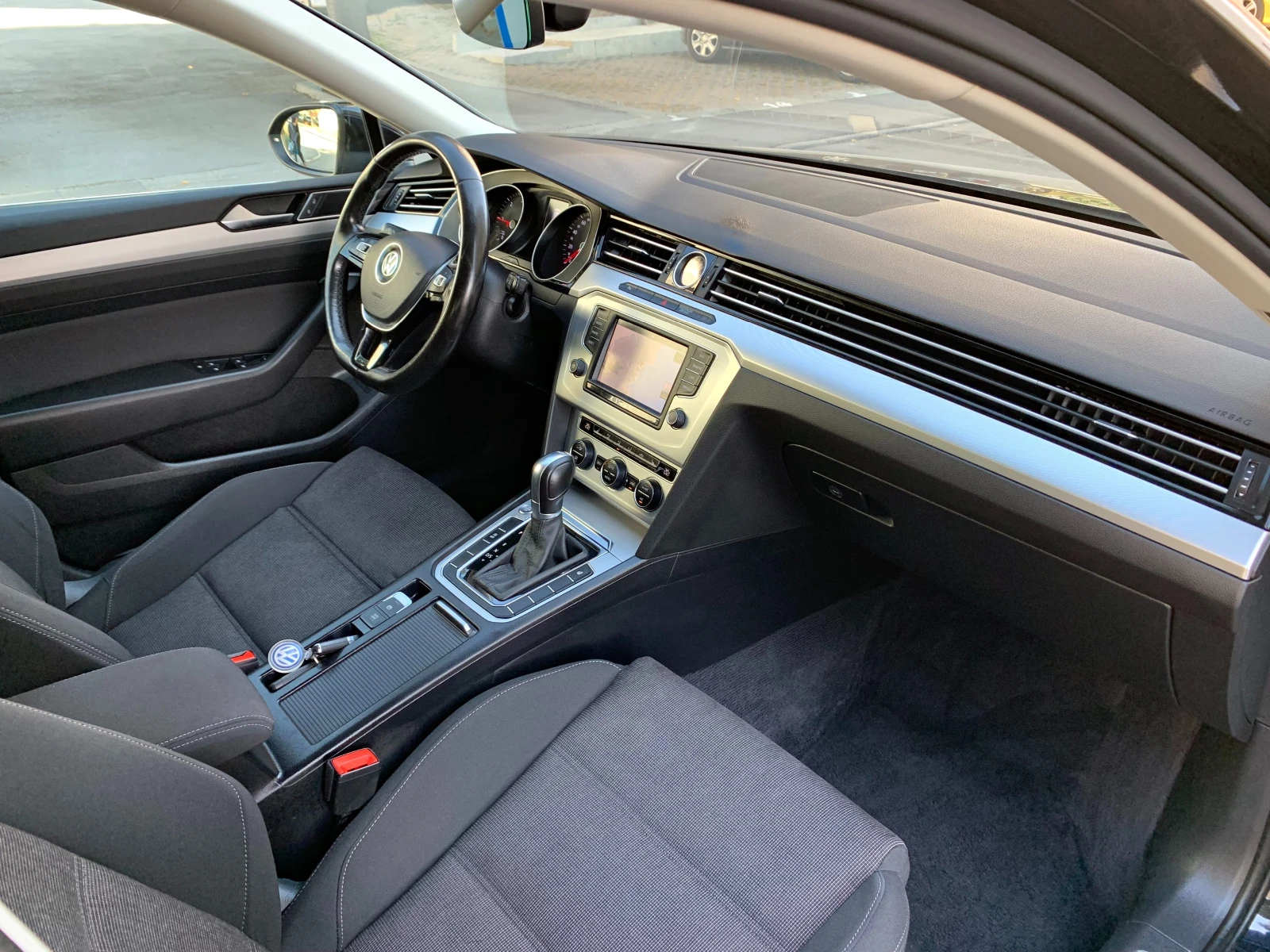 VW Passat 2.0TDI DSG DISTRONIC НАВИ КАМЕРА - изображение 8