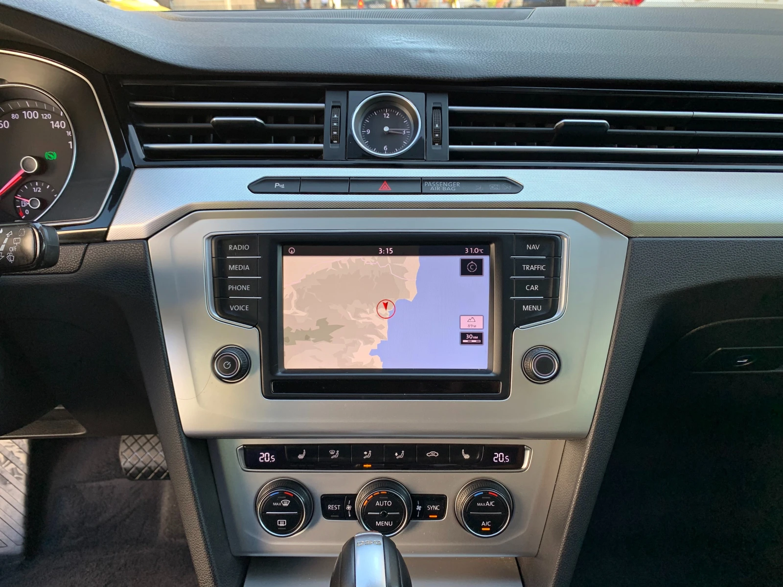 VW Passat 2.0TDI DSG DISTRONIC НАВИ КАМЕРА - изображение 10