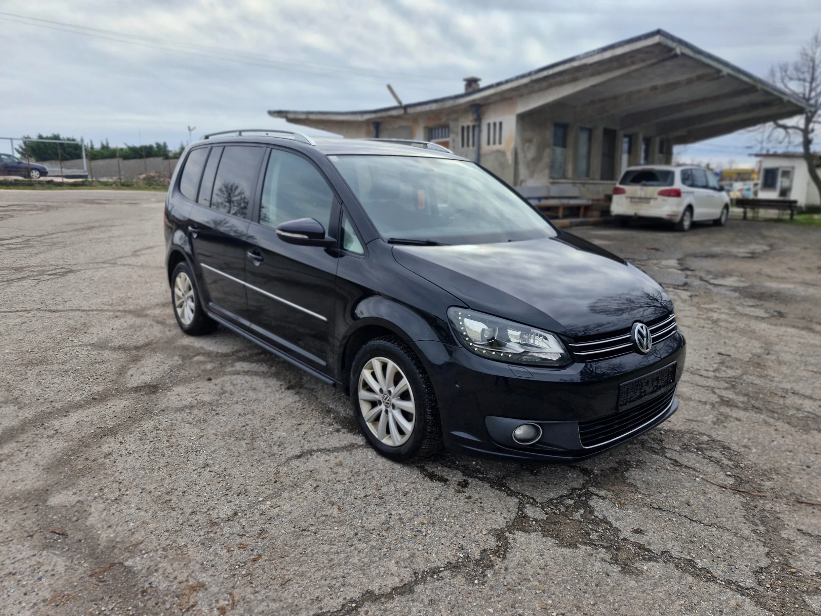 VW Touran 2.0 TDI HIGHLINE - изображение 2